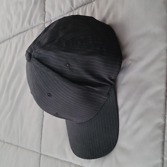 Hurley Flexfit Fitted Baseball Hat - Picture 2 of 9